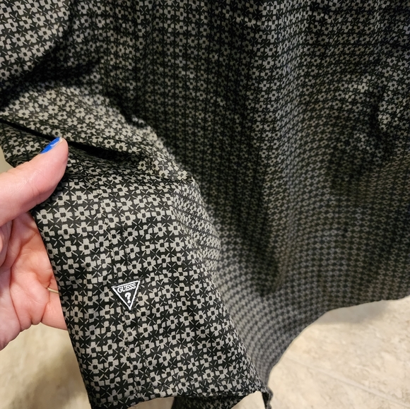 Guess - Picture 4 of 7